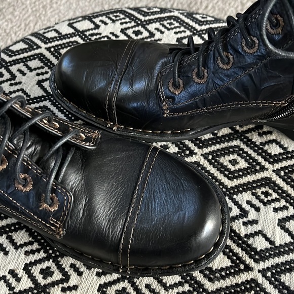 Clark’s Black Ankle Boots - Picture 6 of 8